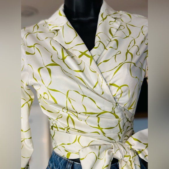 Dynamite-White and Green Wrap Blouse - Picture 4 of 8